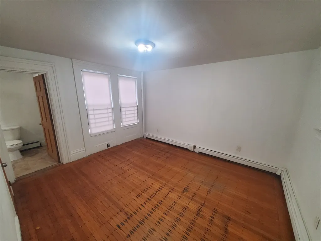 1 bed apartment for rent at 18 Rockville Park Unit 1, Roxbury — photo 6 of 9