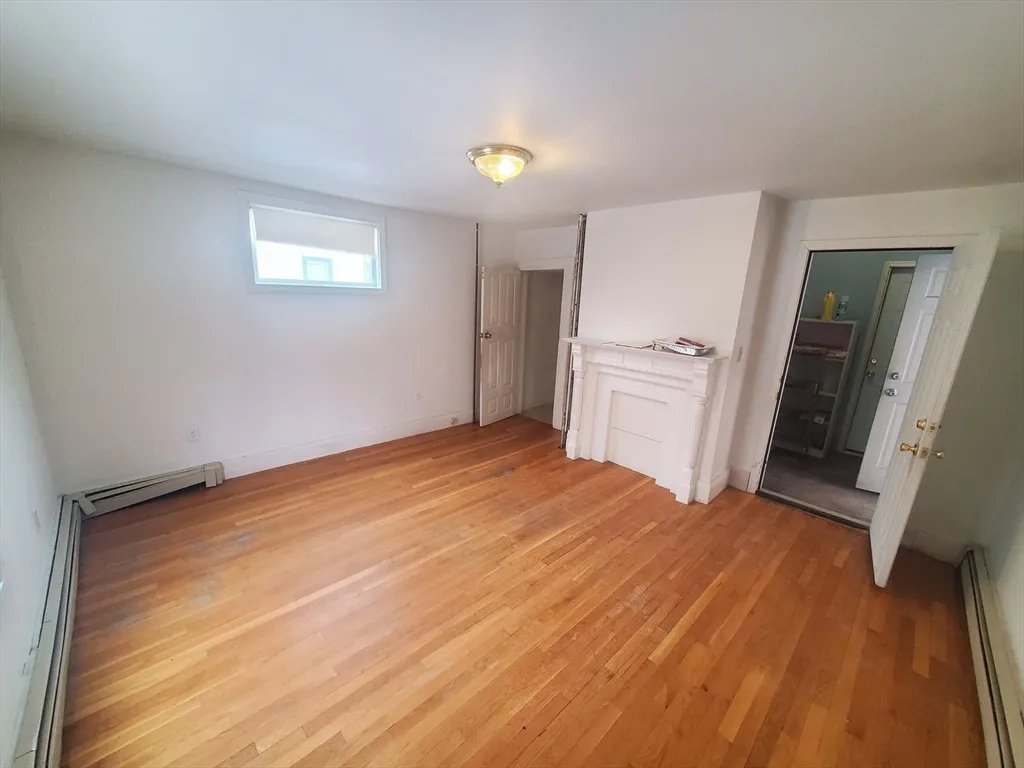 1 bed apartment for rent at 18 Rockville Park Unit 1, Roxbury — photo 3 of 9