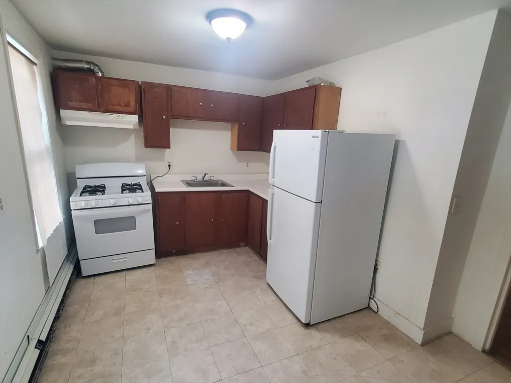 1 bed apartment for rent at 18 Rockville Park Unit 1, Roxbury — photo 2 of 9