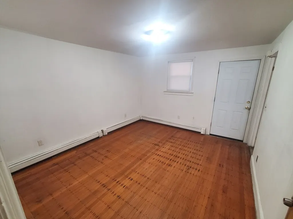 1 bed apartment for rent at 18 Rockville Park Unit 1, Roxbury — photo 5 of 9