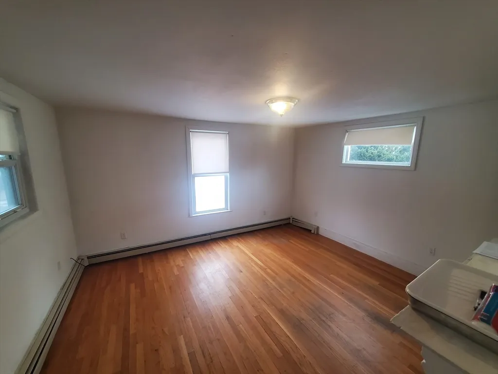 1 bed apartment for rent at 18 Rockville Park Unit 1, Roxbury — photo 4 of 9