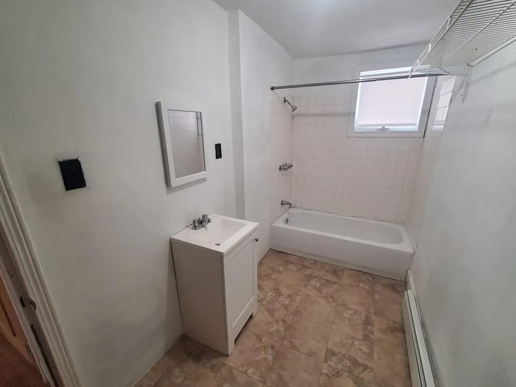 1 bed apartment for rent at 18 Rockville Park Unit 1, Roxbury — photo 8 of 9
