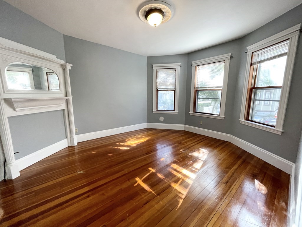 4 bed, 2 bath apartment for rent at 18 Romsey St Unit 1, Dorchester — photo 3 of 11