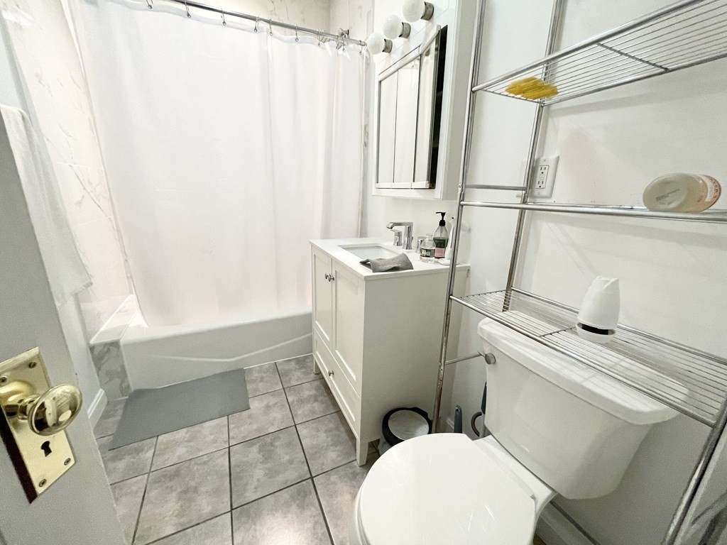 4 bed, 2 bath apartment for rent at 18 Romsey St Unit 1, Dorchester — photo 8 of 11