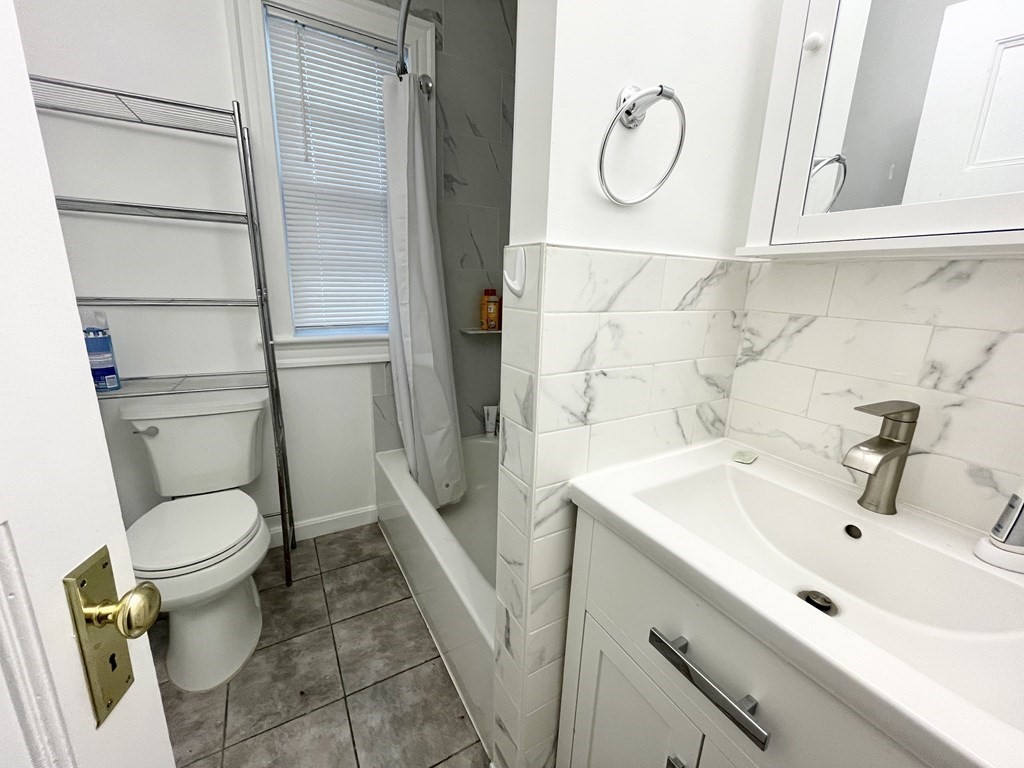 4 bed, 2 bath apartment for rent at 18 Romsey St Unit 1, Dorchester — photo 9 of 11