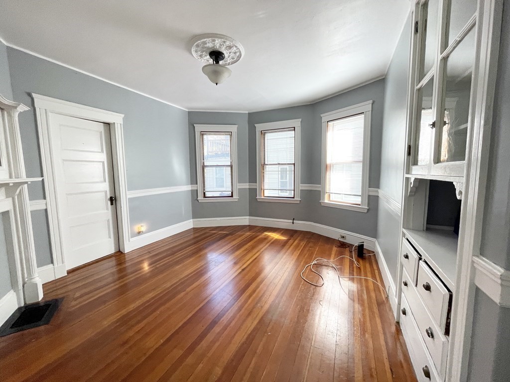 4 bed, 2 bath apartment for rent at 18 Romsey St Unit 1, Dorchester — photo 4 of 11