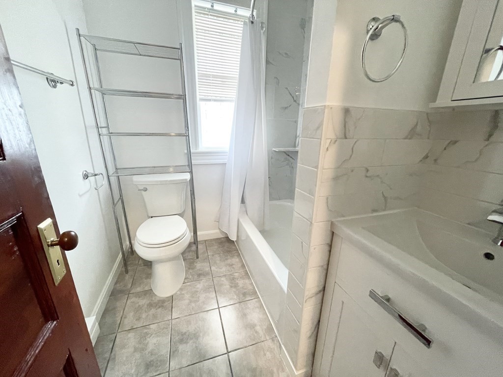 4 bed, 2 bath apartment for rent at 18 Romsey St Unit 2, Dorchester — photo 9 of 10