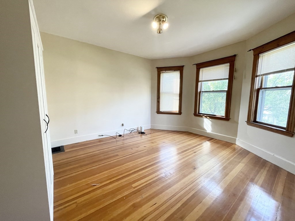 4 bed, 2 bath apartment for rent at 18 Romsey St Unit 2, Dorchester — photo 5 of 10