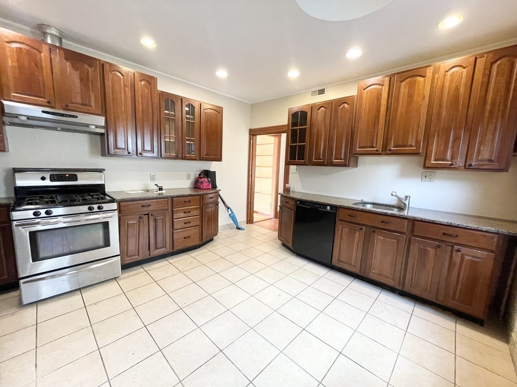 4 bed, 2 bath apartment for rent at 18 Romsey St Unit 2, Dorchester — photo 1 of 10