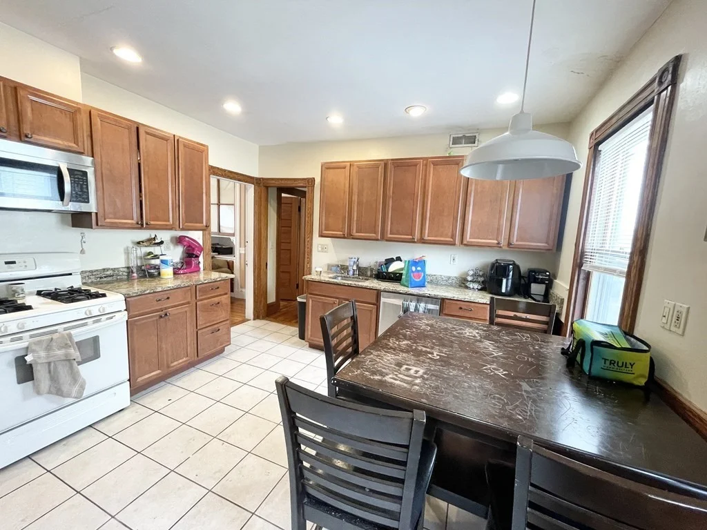 4 bed, 2 bath apartment for rent at 18 Romsey St Unit 3, Dorchester — photo 2 of 8