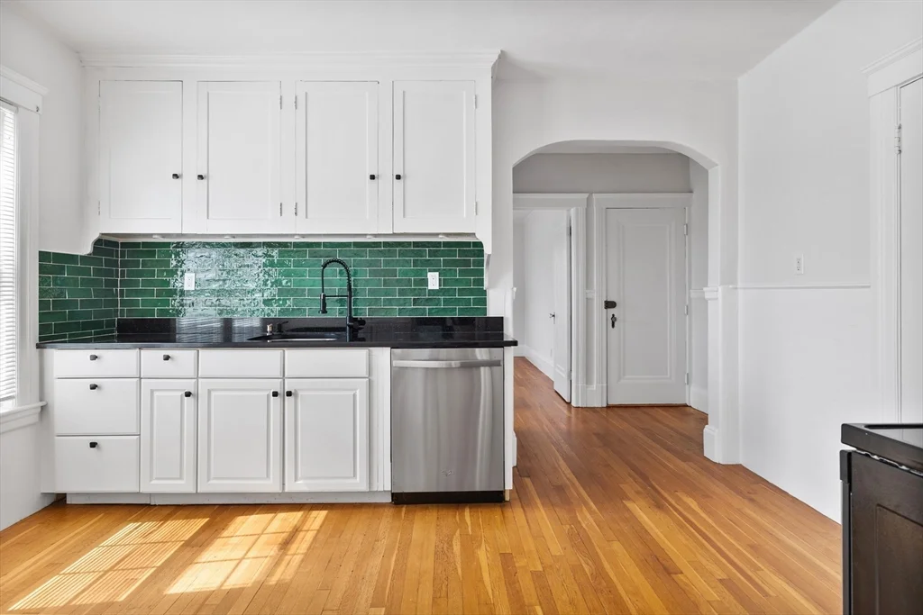 2 bed, 1 bath apartment for rent at 18 Ropes St Unit 1L, Salem — photo 2 of 24