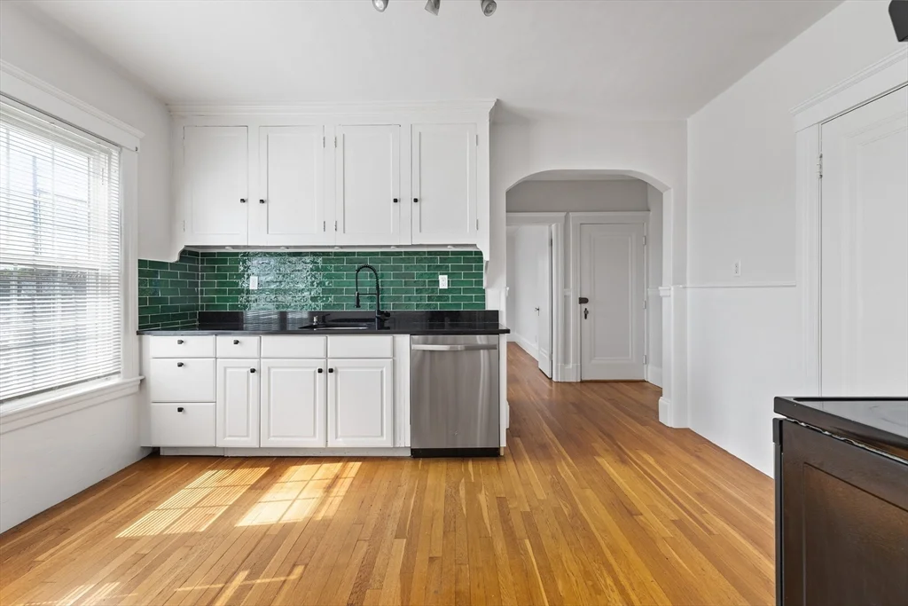 2 bed, 1 bath apartment for rent at 18 Ropes St Unit 1L, Salem — photo 3 of 24