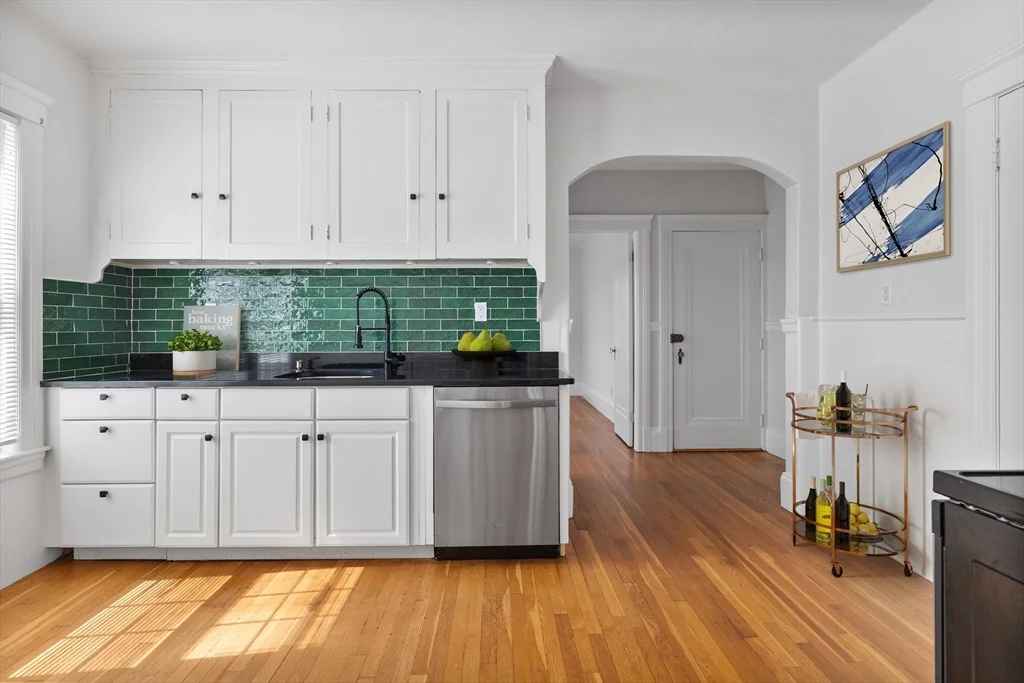 2 bed, 1 bath apartment for rent at 18 Ropes St Unit 1L, Salem — photo 1 of 24