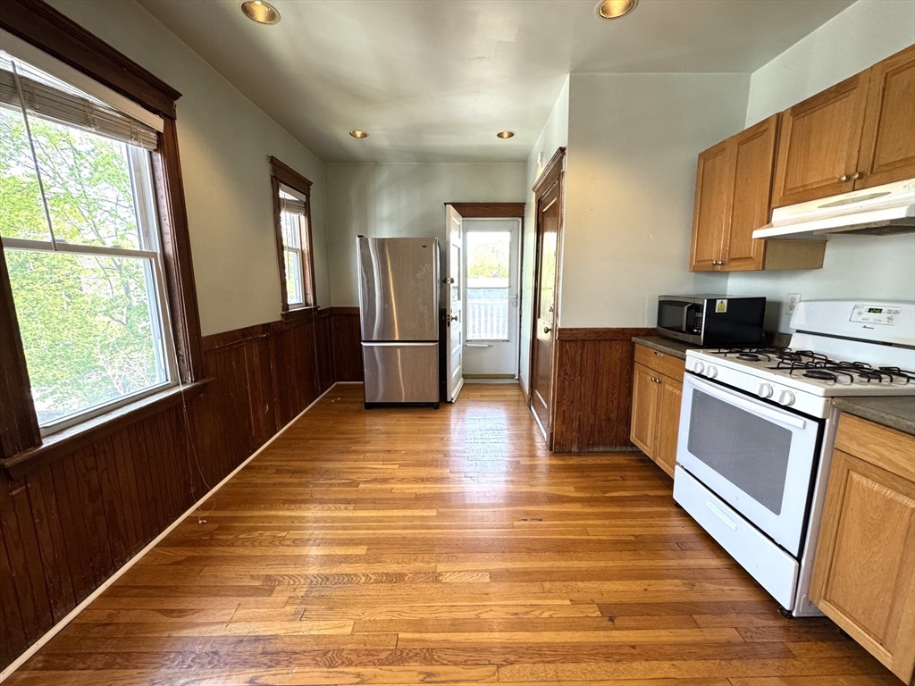 2 bed, 1 bath apartment for rent at 18 Saint Peter St Unit 3, Jamaica Plain — photo 3 of 18