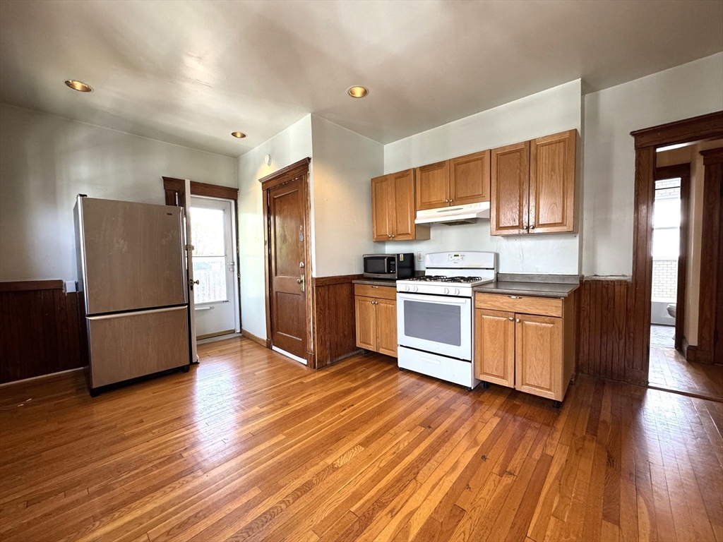 2 bed, 1 bath apartment for rent at 18 Saint Peter St Unit 3, Jamaica Plain — photo 2 of 18