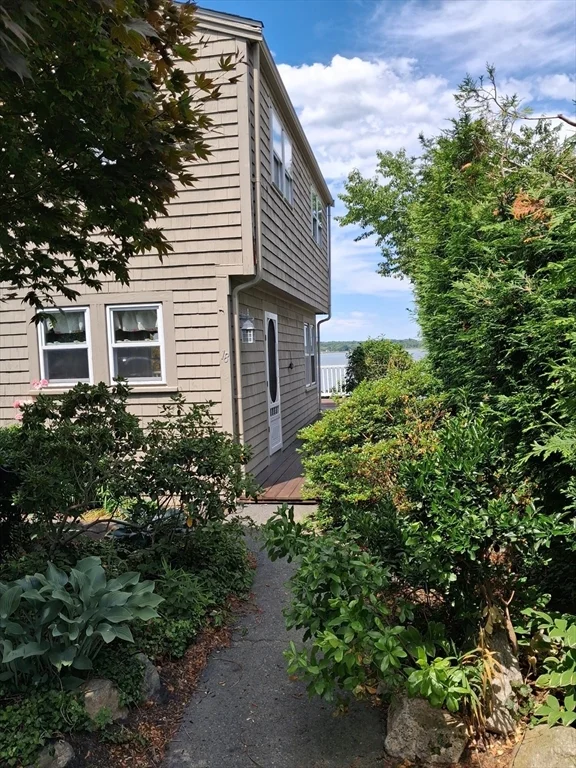 2 bed, 1 bath apartment for rent at 18 Shore Dr, Kingston — photo 4 of 13