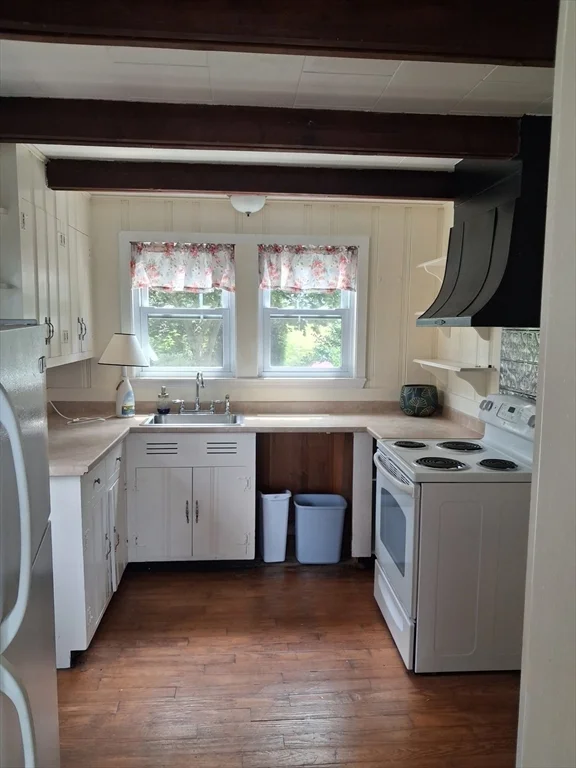 2 bed, 1 bath apartment for rent at 18 Shore Dr, Kingston — photo 8 of 13