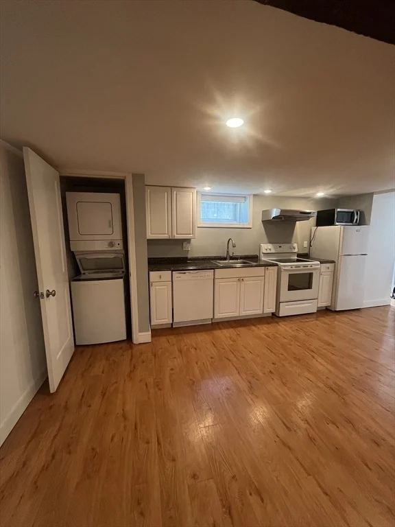 1 bed, 1 bath apartment for rent at 18 Silver Lake Unit A, Nonantum — photo 3 of 9