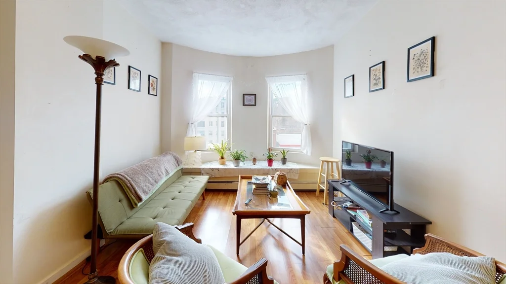 3 bed, 1 bath apartment for rent at 18 South Huntington Ave Unit 3, Jamaica Plain — photo 1 of 10