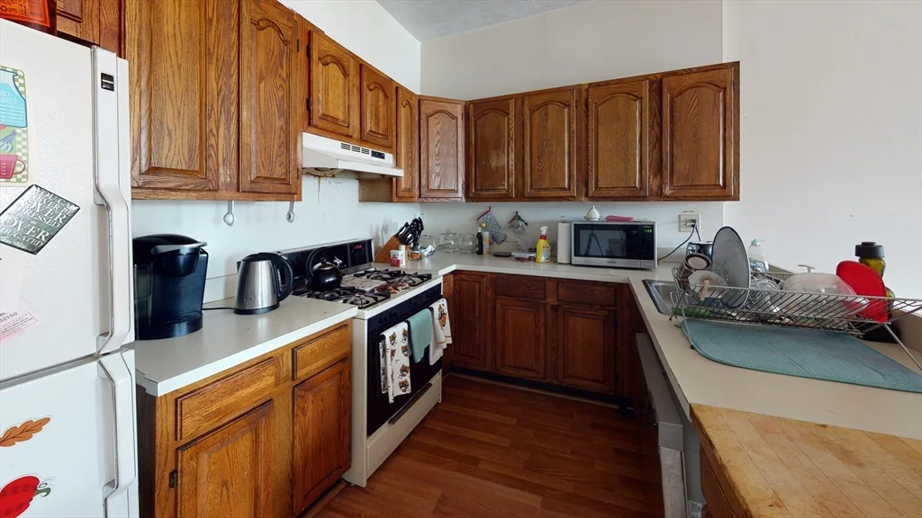 3 bed, 1 bath apartment for rent at 18 South Huntington Ave Unit 3, Jamaica Plain — photo 2 of 10