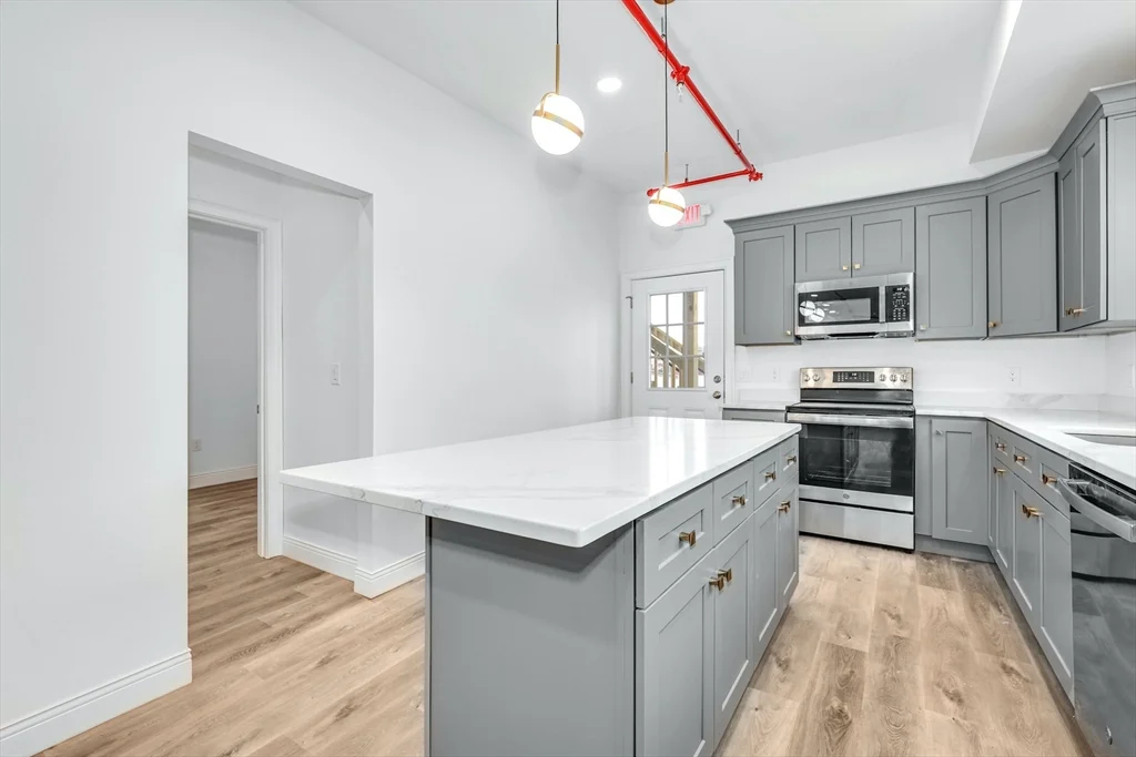3 bed, 1 bath apartment for rent at 18 South St Unit 2, Westborough — photo 2 of 16
