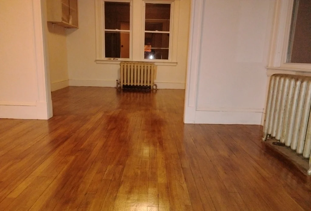 3 bed, 1 bath apartment for rent at 18 Spring St, Lexington — photo 2 of 7