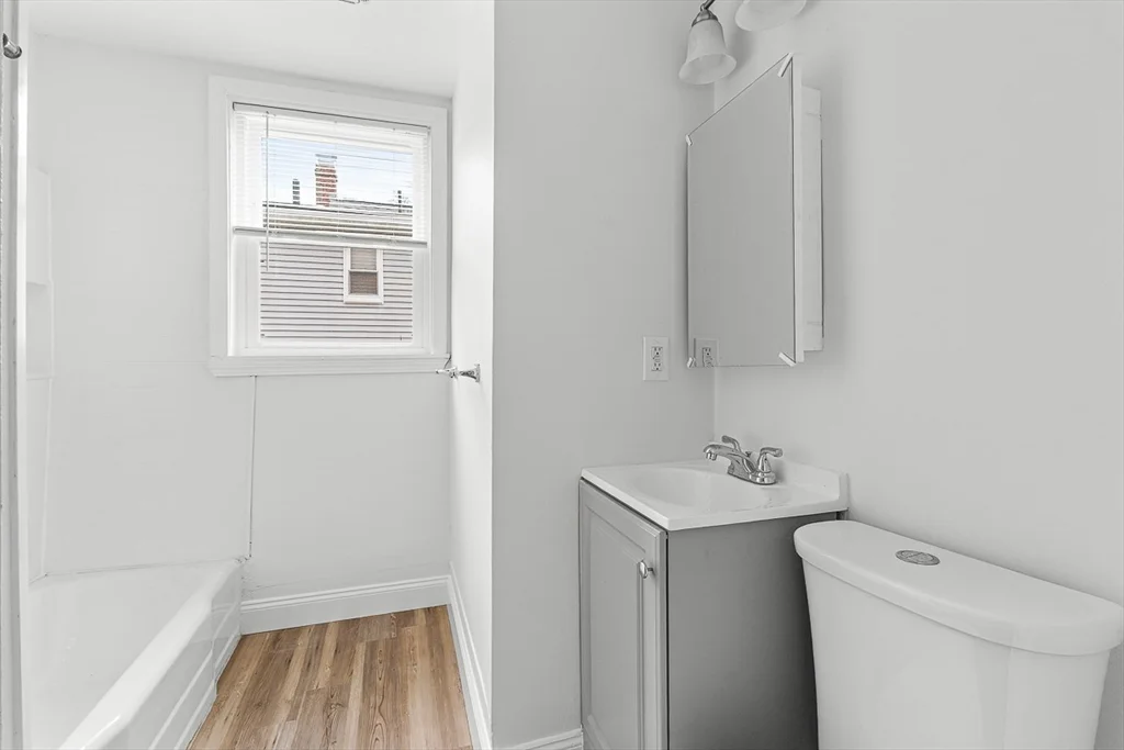 3 bed, 1 bath apartment for rent at 18 St Clair St Unit 2, East Lynn — photo 15 of 20