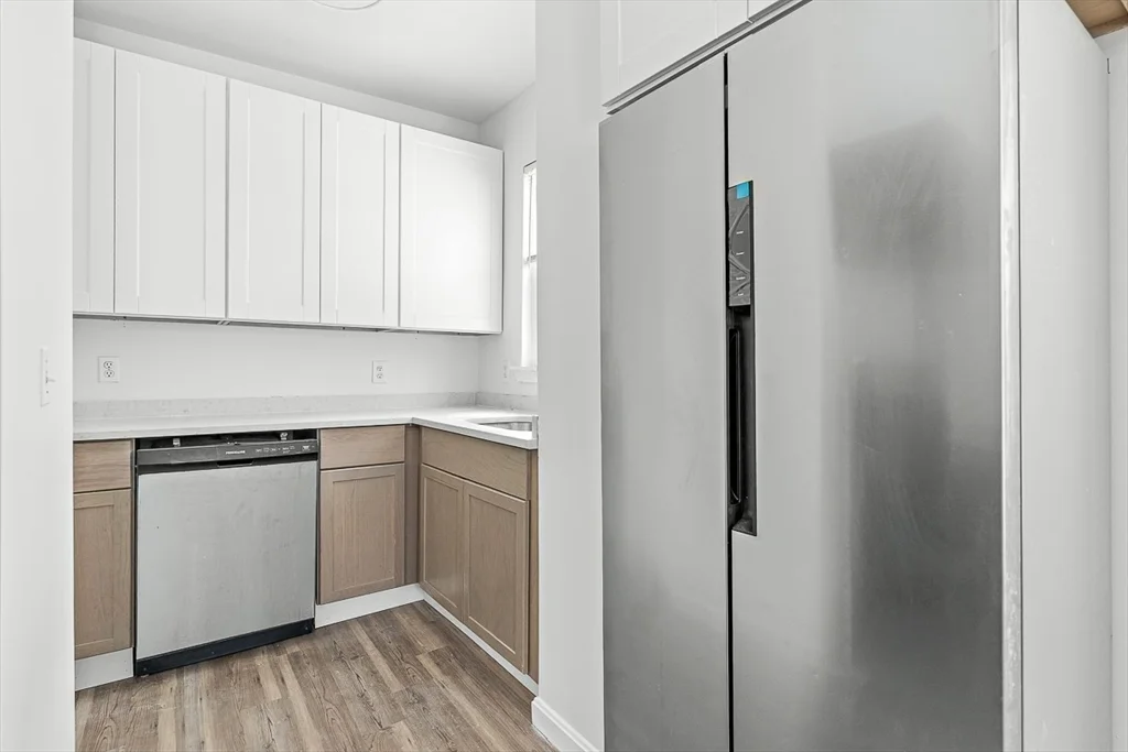3 bed, 1 bath apartment for rent at 18 St Clair St Unit 2, East Lynn — photo 2 of 20