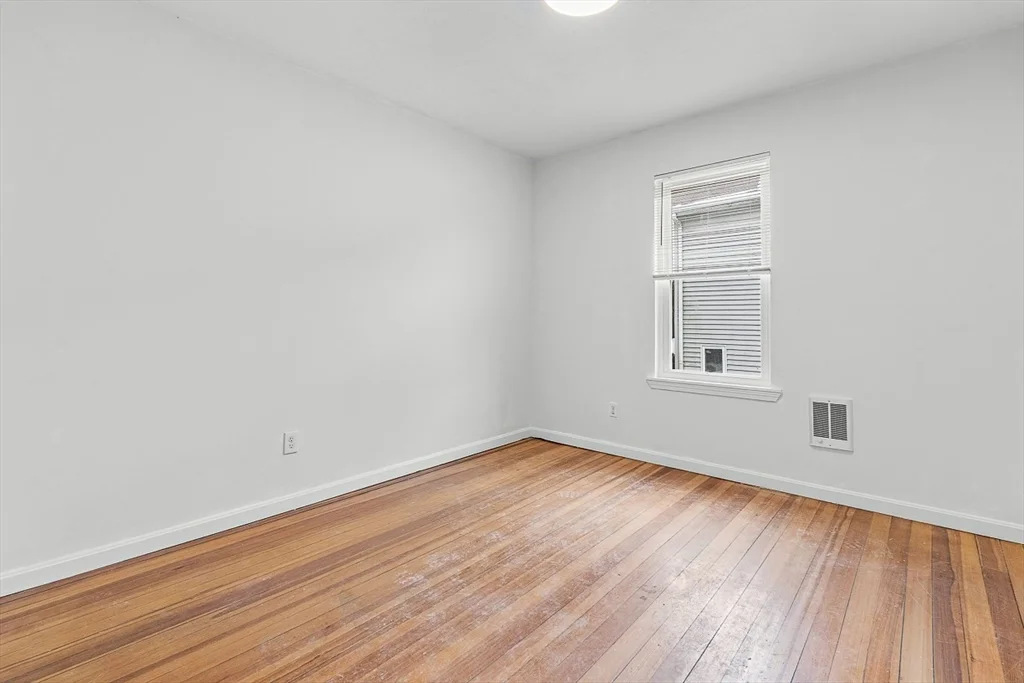 3 bed, 1 bath apartment for rent at 18 St Clair St Unit 2, East Lynn — photo 13 of 20