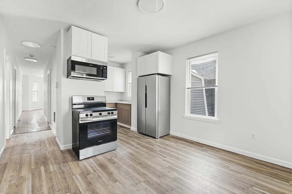 3 bed, 1 bath apartment for rent at 18 St Clair St Unit 2, East Lynn — photo 3 of 20