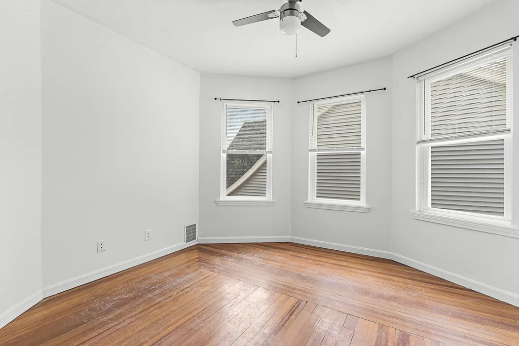 3 bed, 1 bath apartment for rent at 18 St Clair St Unit 2, East Lynn — photo 12 of 20