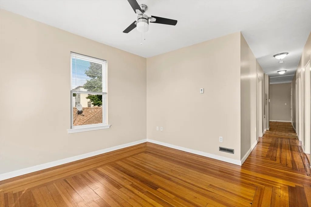 3 bed, 1 bath apartment for rent at 18 St Clair St Unit 3, East Lynn — photo 8 of 36