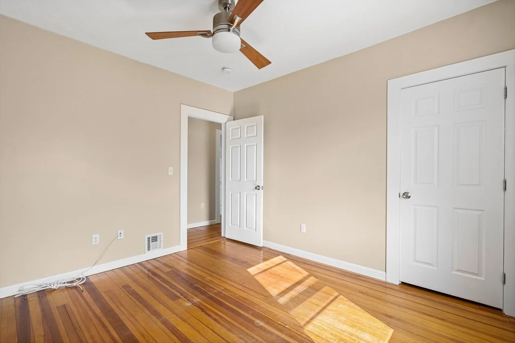 3 bed, 1 bath apartment for rent at 18 St Clair St Unit 3, East Lynn — photo 15 of 36