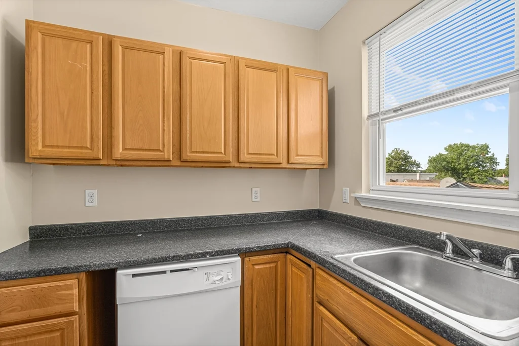 3 bed, 1 bath apartment for rent at 18 St Clair St Unit 3, East Lynn — photo 11 of 36