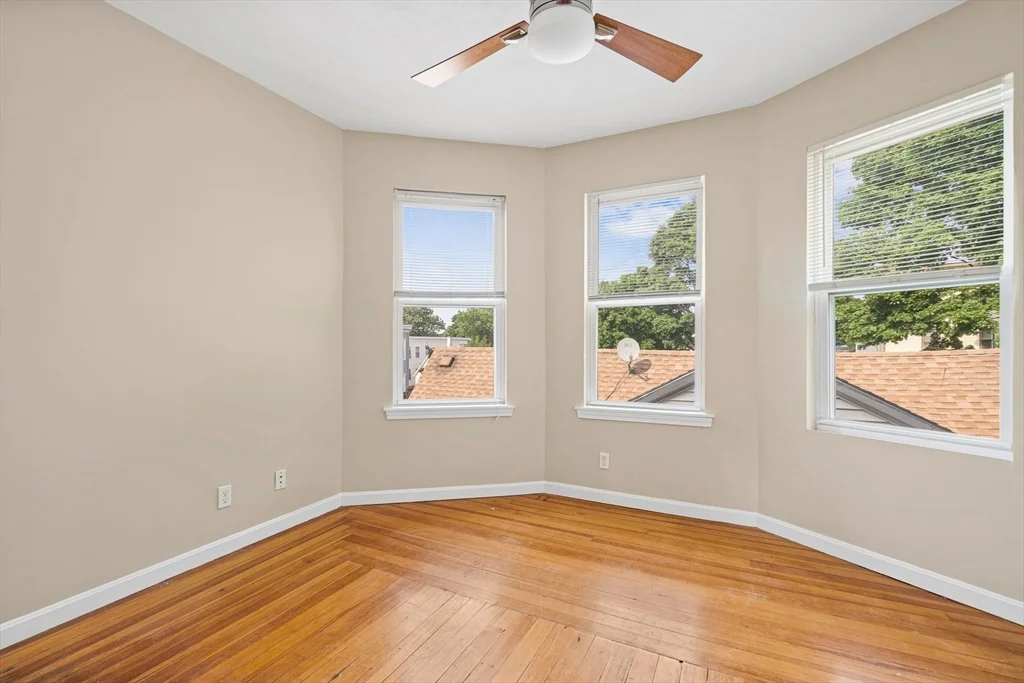 3 bed, 1 bath apartment for rent at 18 St Clair St Unit 3, East Lynn — photo 6 of 36