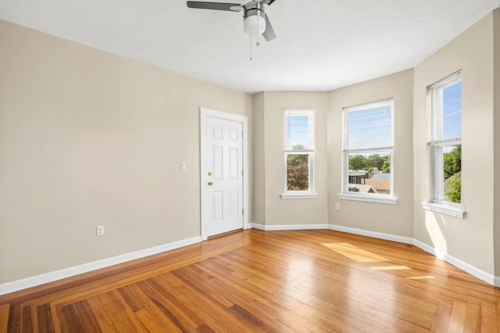 3 bed, 1 bath apartment for rent at 18 St Clair St Unit 3, East Lynn — photo 7 of 36