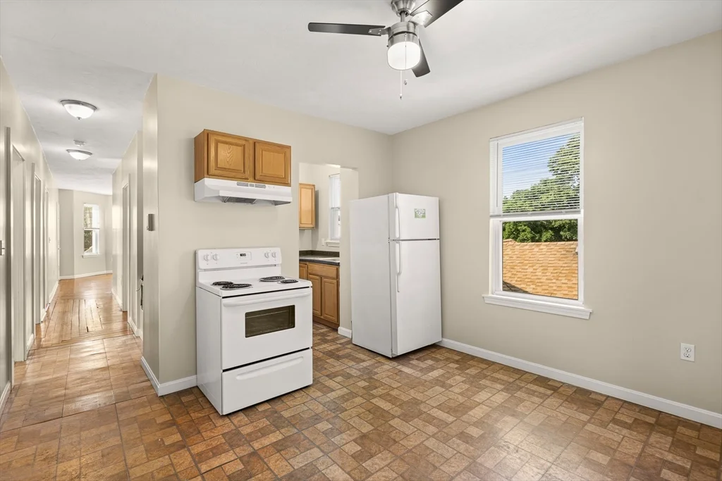 3 bed, 1 bath apartment for rent at 18 St Clair St Unit 3, East Lynn — photo 9 of 36