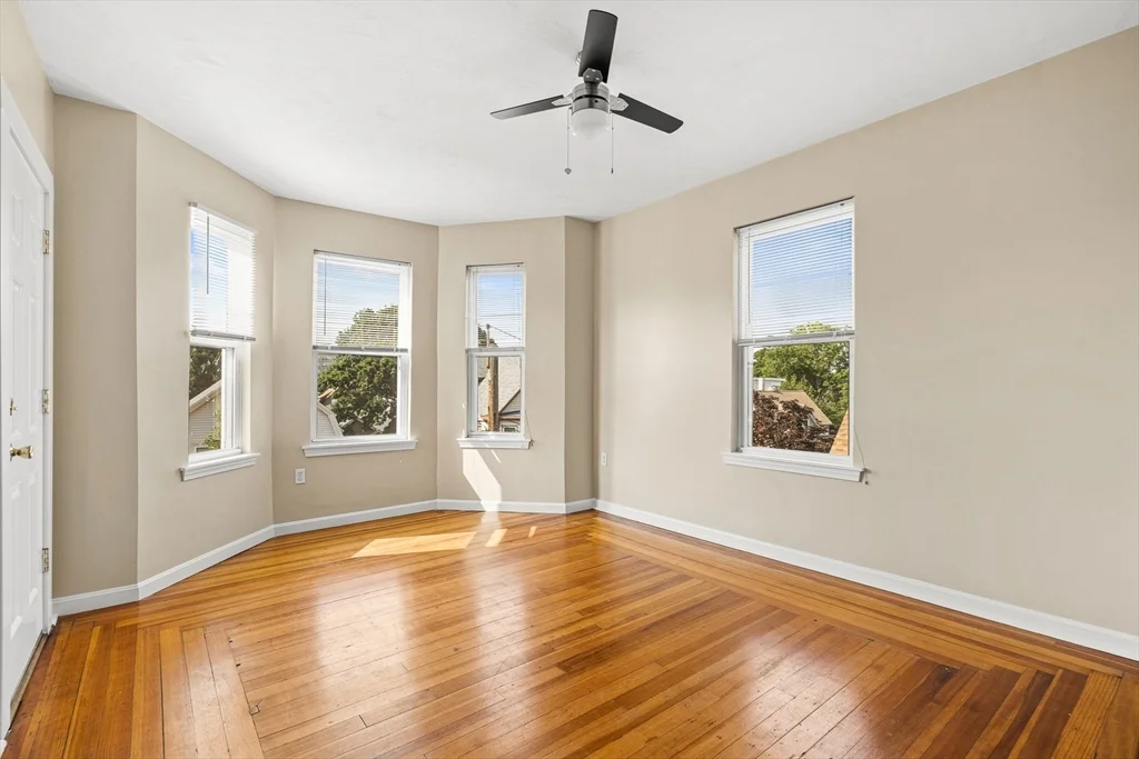 3 bed, 1 bath apartment for rent at 18 St Clair St Unit 3, East Lynn — photo 5 of 36