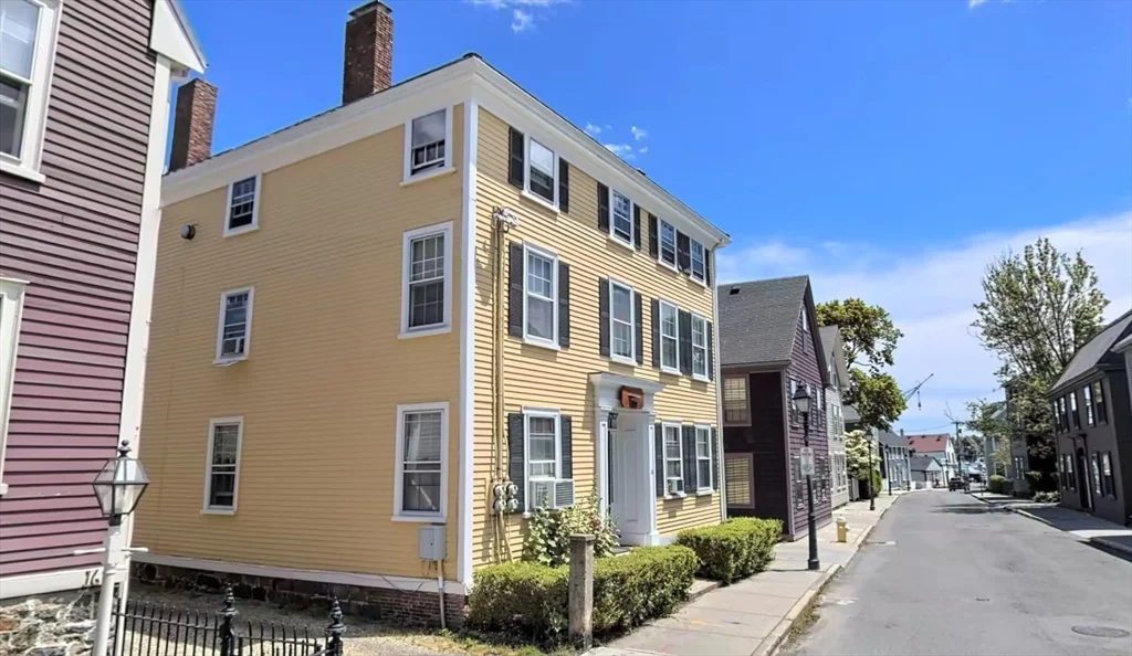 2 bed, 1 bath apartment for rent at 18 State St Unit 1, Old Town — photo 1 of 16