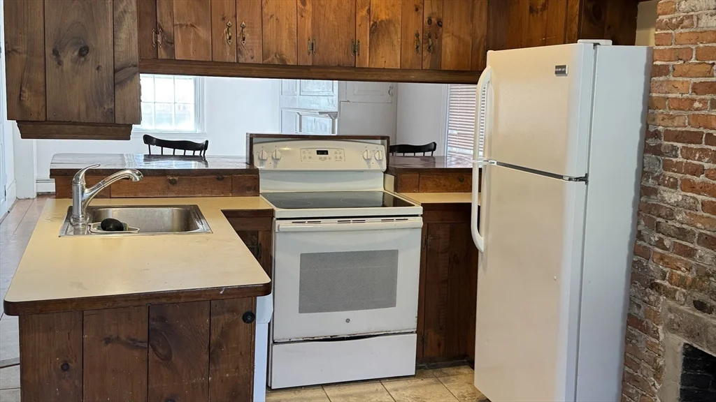 2 bed, 1 bath apartment for rent at 18 State St Unit 1, Old Town — photo 6 of 16