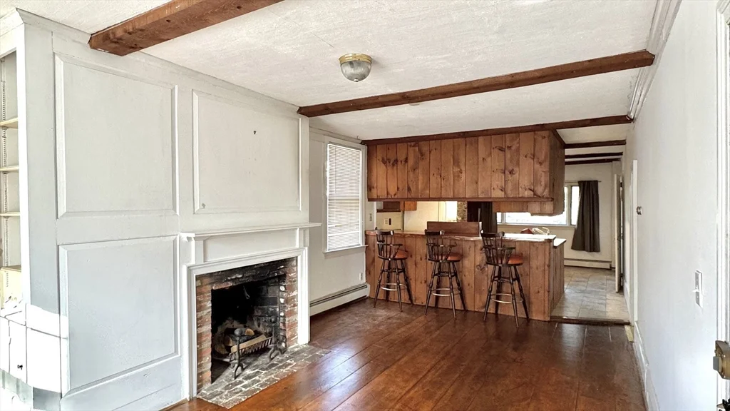 2 bed, 1 bath apartment for rent at 18 State St Unit 1, Old Town — photo 3 of 16