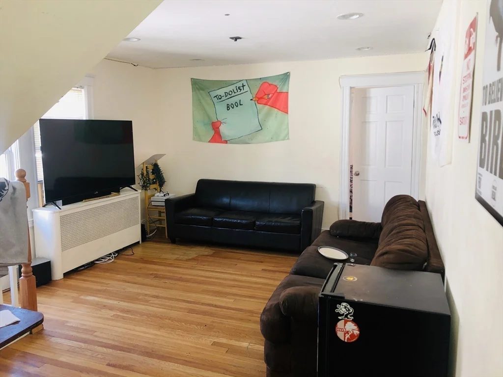 6 bed, 2 bath apartment for rent at 18 Stockwell St Unit 18, Mission Hill — photo 4 of 13