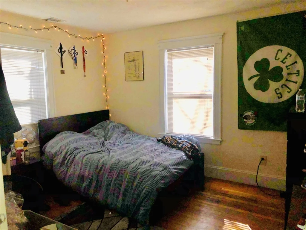 6 bed, 2 bath apartment for rent at 18 Stockwell St Unit 18, Mission Hill — photo 7 of 13