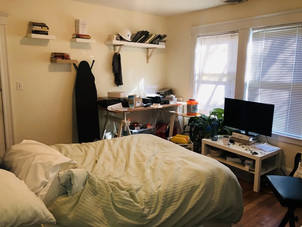 6 bed, 2 bath apartment for rent at 18 Stockwell St Unit 18, Mission Hill — photo 10 of 13