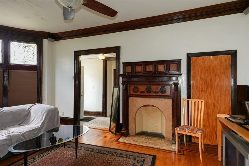2 bed, 1 bath apartment for rent at 18 Summit Ave Unit 1, Prospect Hill