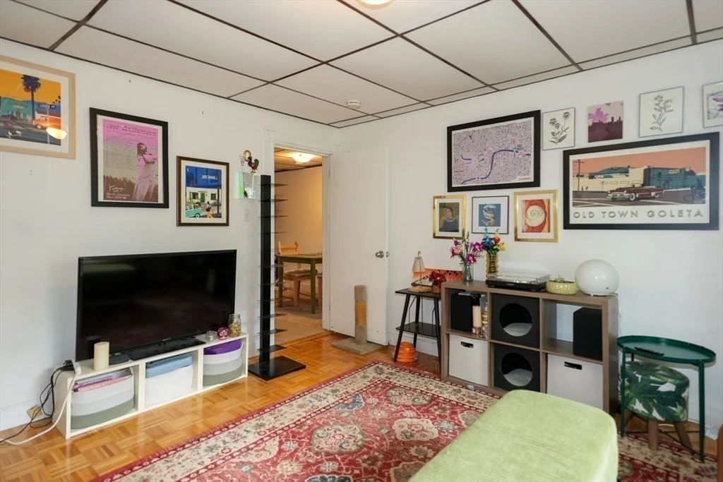 2 bed, 1 bath apartment for rent at 18 Summit Ave Unit 3, Prospect Hill — photo 3 of 8