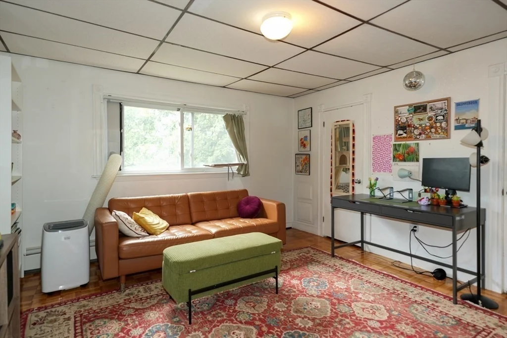 2 bed, 1 bath apartment for rent at 18 Summit Ave Unit 3, Prospect Hill — photo 2 of 8