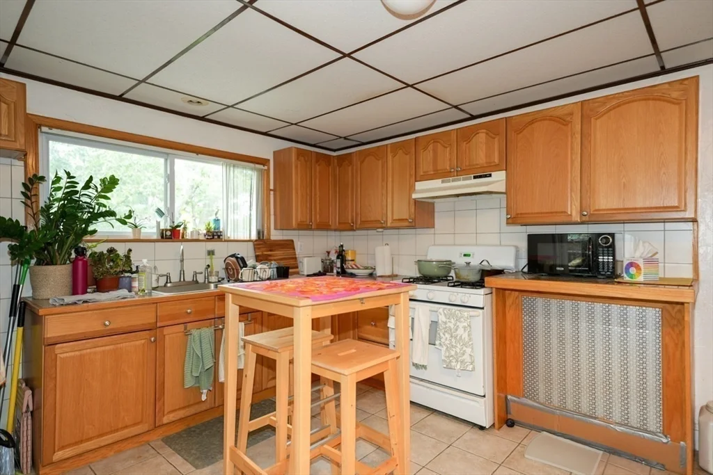 2 bed, 1 bath apartment for rent at 18 Summit Ave Unit 3, Prospect Hill