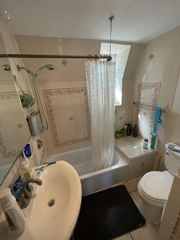 2 bed, 1 bath apartment for rent at 18 Summit Ave Unit 5, Prospect Hill — photo 5 of 15