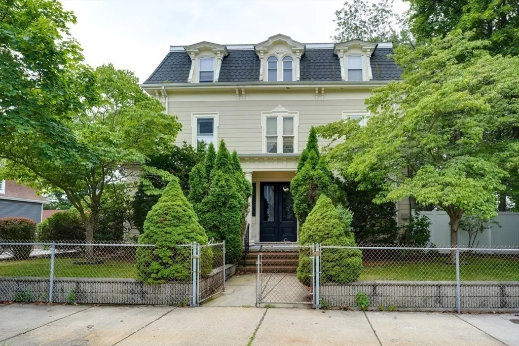2 bed, 1 bath apartment for rent at 18 Summit Ave Unit 5, Prospect Hill